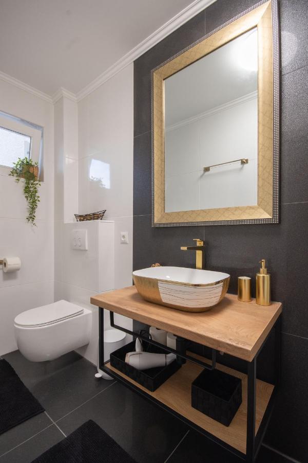 Wellness Studio D'Or - Exclusive New Apartment With Whirlpool, Sauna, Sunny Terrace, Private Parking Пореч Екстер'єр фото